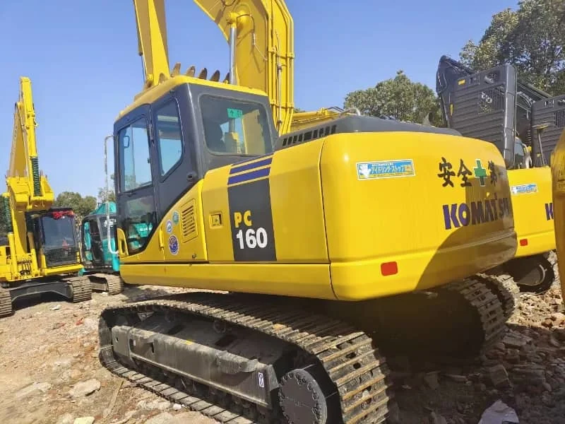 Продаётся б/у мини-экскаватор Komatsu PC160 в хорошем состоянии, грузоподъёмностью 16 тонн