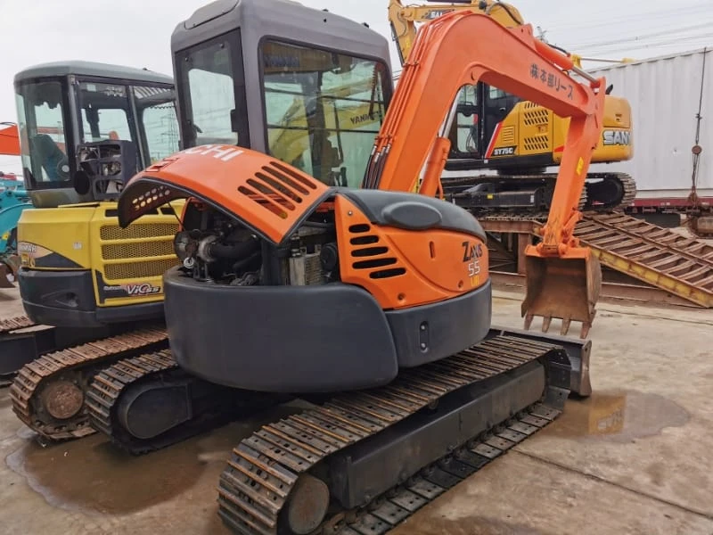 Б/у гусеничный экскаватор Hitachi ZX55 в отличном состоянии с небольшим количеством моточасов