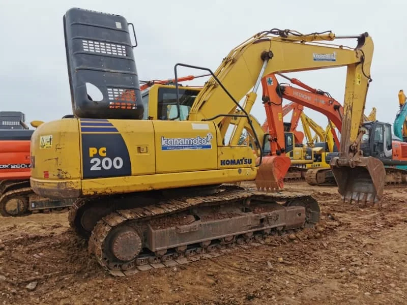 Б/у 20-тонный гусеничный экскаватор Komatsu PC200 в хорошем состоянии