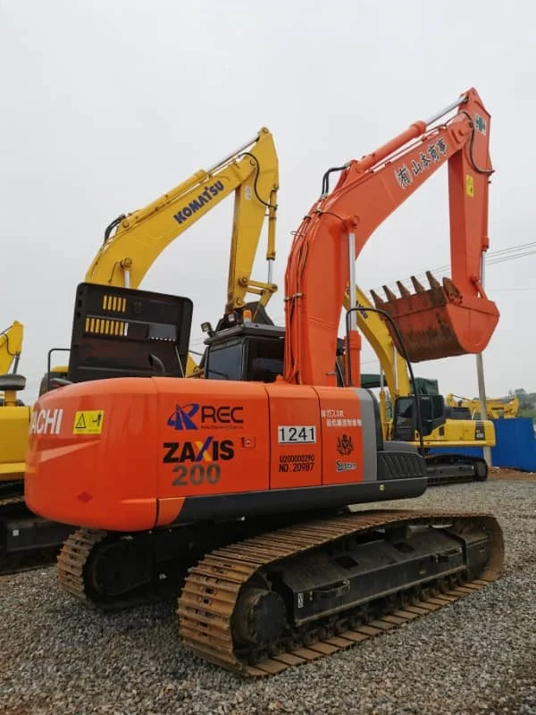 Гидравлический экскаватор Hitachi ZX200 б/у в отличном состоянии. Отличная цена.