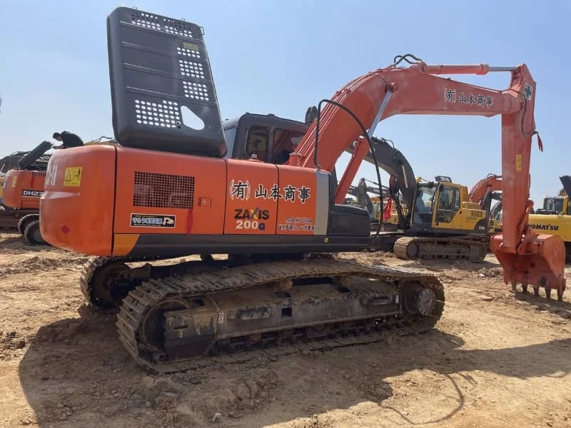 Высококачественный б/у экскаватор Hitachi ZX200 из Японии – надежная строительная техника