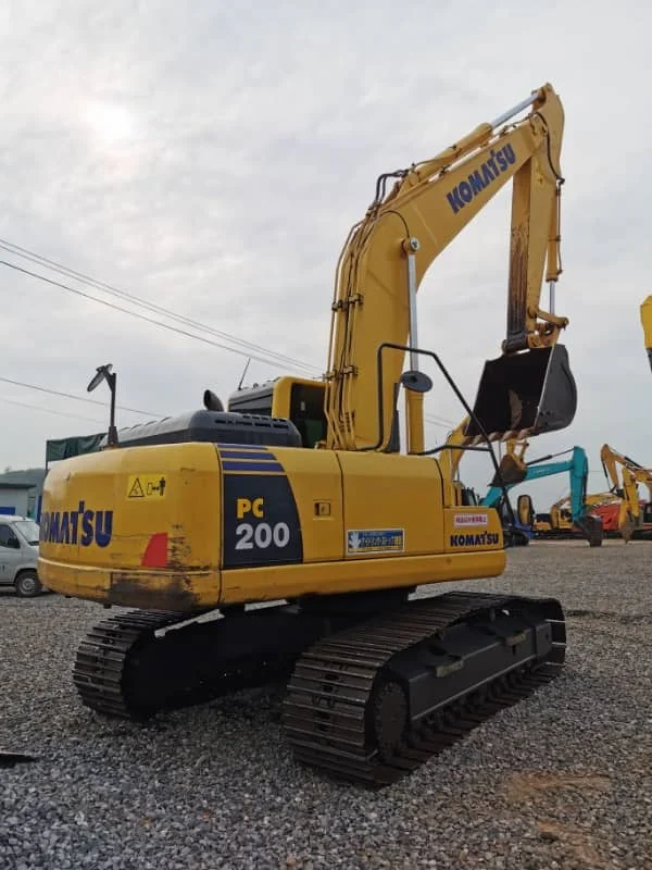 Б/у гидравлический экскаватор Komatsu PC200 — экскаватор среднего размера