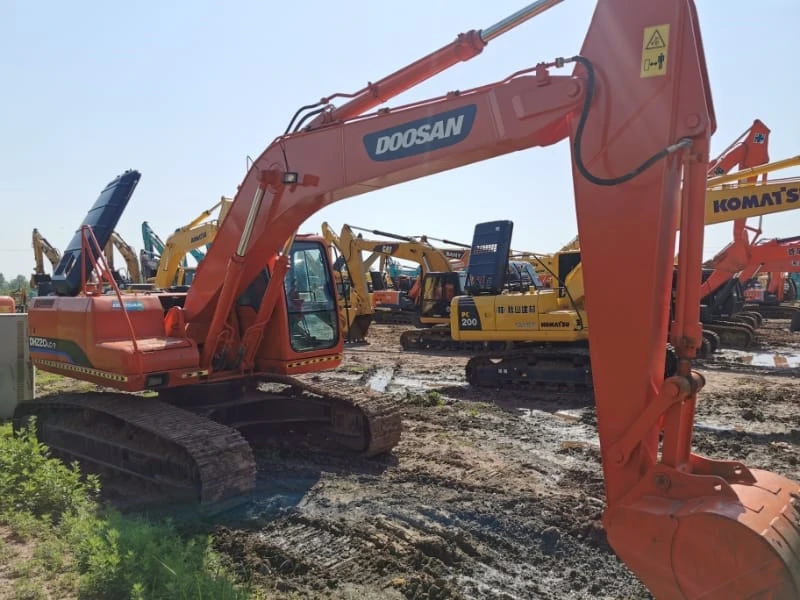 Pelle Doosan DH220 d'occasion à bas prix en excellent état