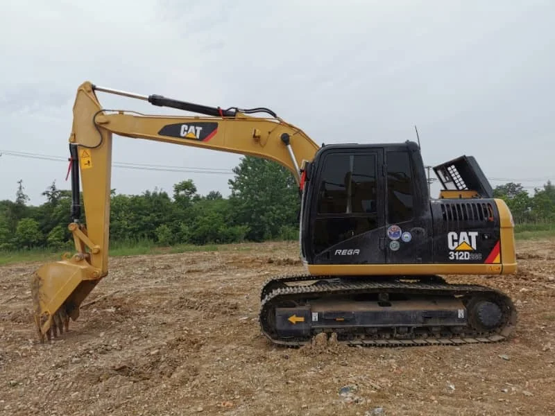 Продаётся высококачественный японский экскаватор Cat 312 в отличном состоянии.