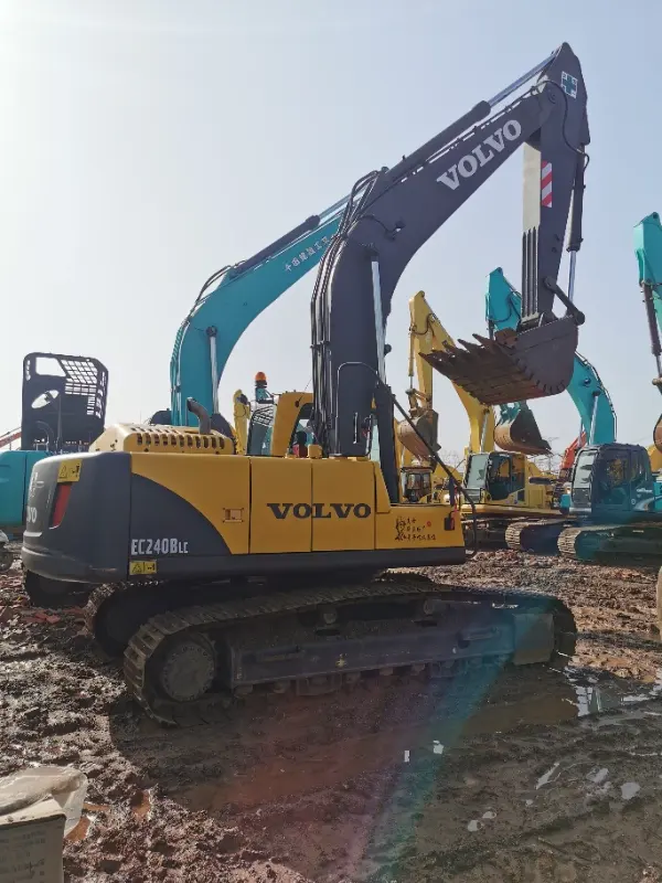 Pelle Volvo EC240 95% neuve et d'occasion de haute qualité, disponible à la vente.