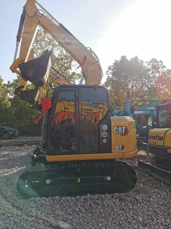 Pelle Caterpillar 307E d'occasion - Équipement de construction fiable