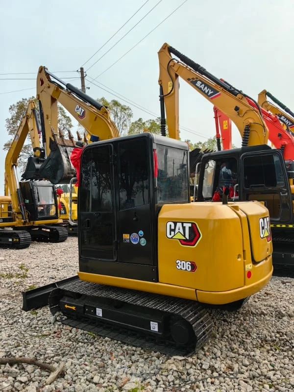 حفارة زاحفة صغيرة Cat 306E مستعملة للبيع بسعر مناسب