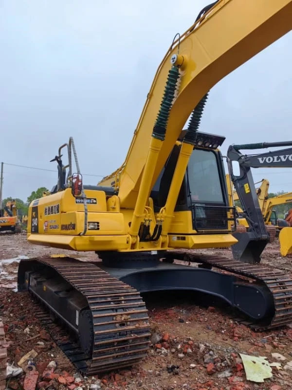 Pelle sur chenilles Komatsu PC240 24 tonnes d'occasion à vendre – État moyen