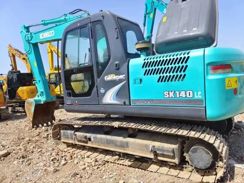 Mini-pelle hydraulique sur chenilles Kobelco SK140 d'occasion à vendre