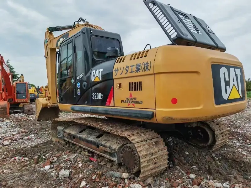 حفارة كاتربيلر Cat320 مستعملة عالية الجودة بأداء ممتاز، صنع في اليابان