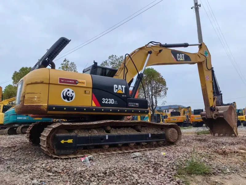 حفارة كاتربيلر CAT323 مستعملة عالية الجودة للبيع بسعر تنافسي