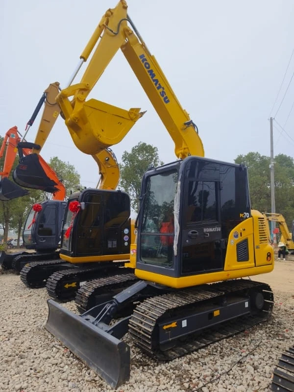 Продаётся б/у небольшой гидравлический экскаватор Komatsu PC70