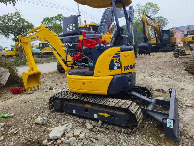 Б/у мини-экскаватор Komatsu PC35MR-2 3,5 тонны строительная техника на продажу