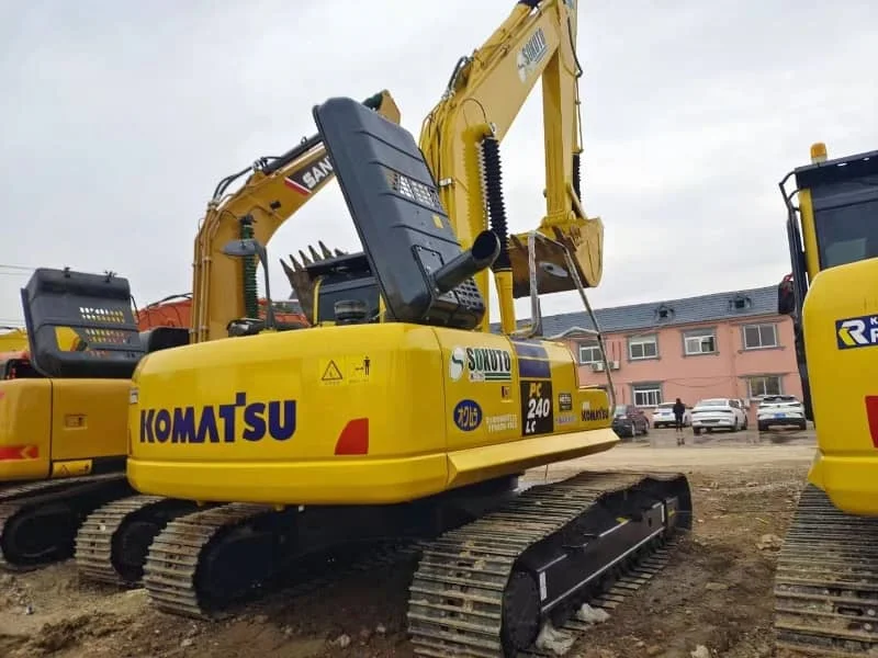 Продаётся бывший в употреблении гидравлический гусеничный экскаватор Komatsu PC240 – импорт из Японии