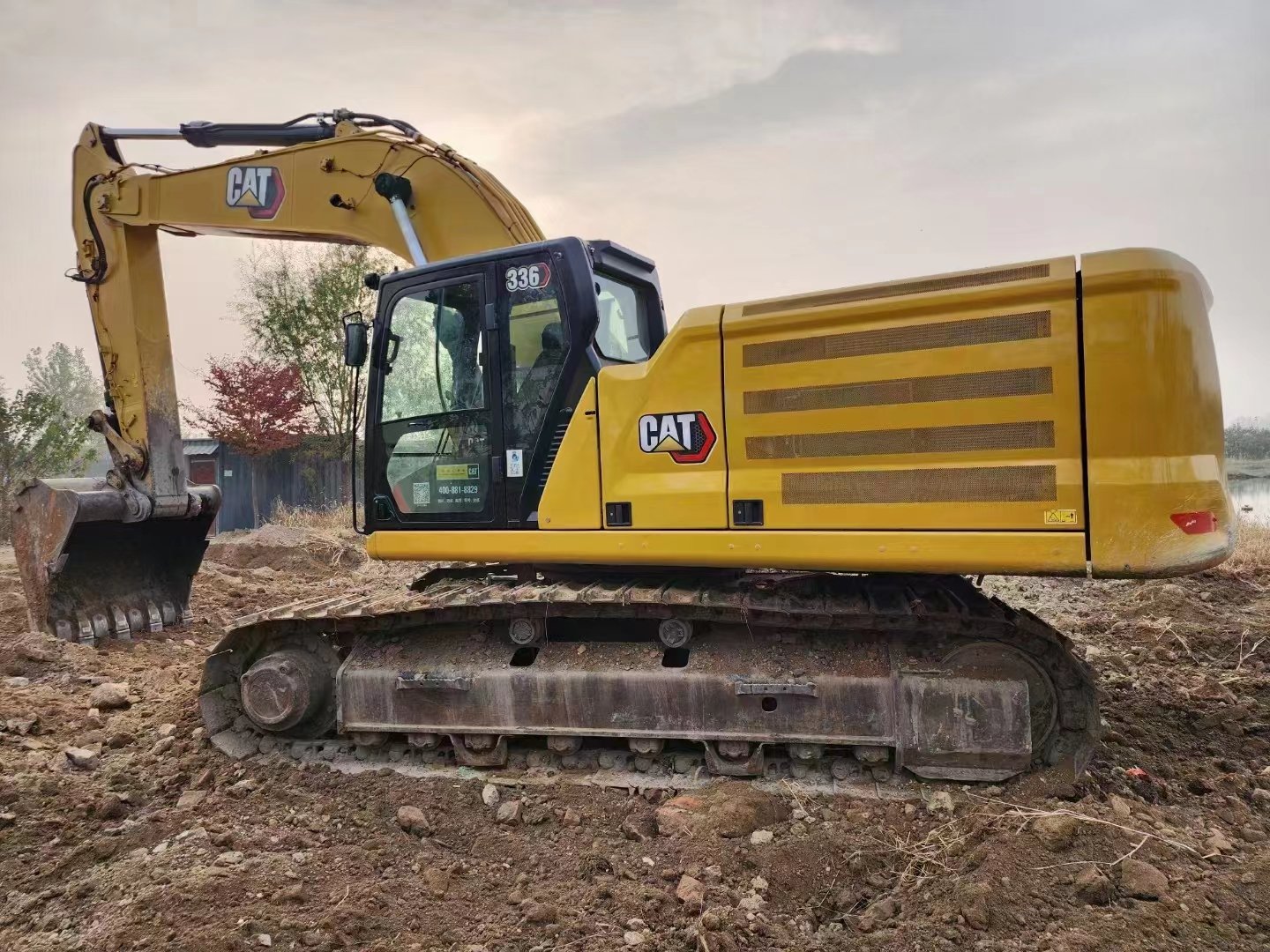 Excavadora Cat 336D 2022 en venta, con pocas horas de funcionamiento y accesorios nuevos incluidos.