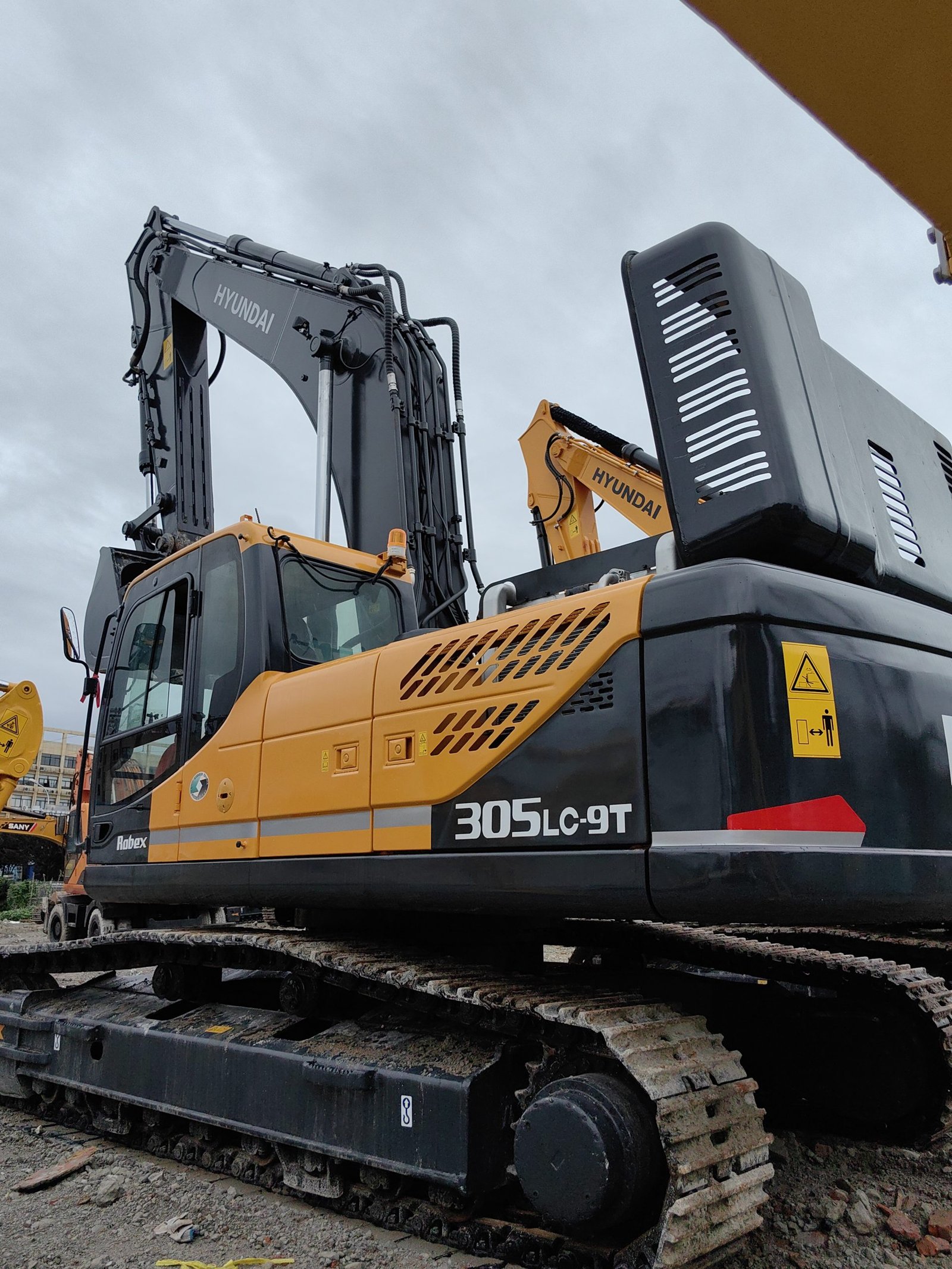 Gebrauchter Hyundai 305 Bagger in ausgezeichnetem Zustand zu verkaufen